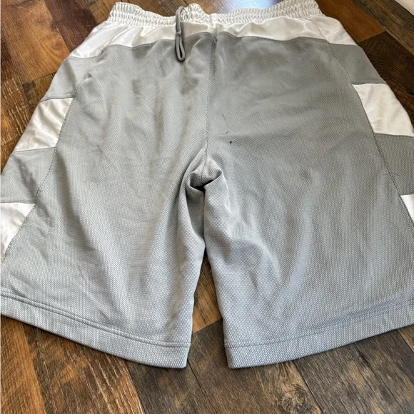 Nike Vinatge LeBron shorts - Picture 2 of 3